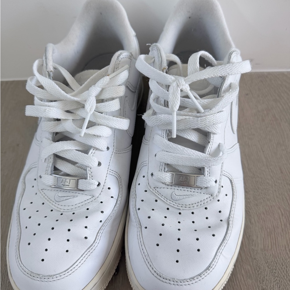 Nike Air Force 1 x Supreme Low Box Logo White Sneakers size 9 - Picture 7 of 10